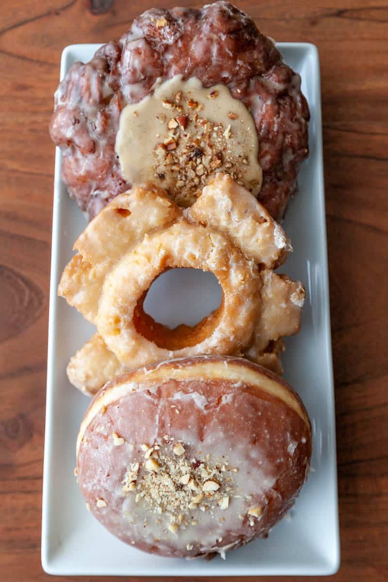 From fritters to filled, and cake to old-fashioned, we've rounded up the best donuts in Seattle for all our fellow donut lovers!