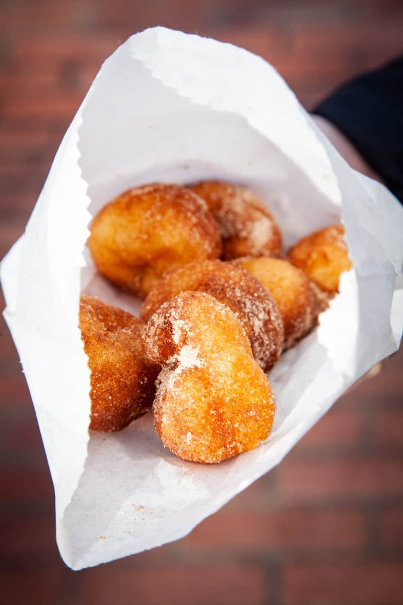 From fritters to filled, and cake to old-fashioned, we've rounded up the best donuts in Seattle for all our fellow donut lovers!