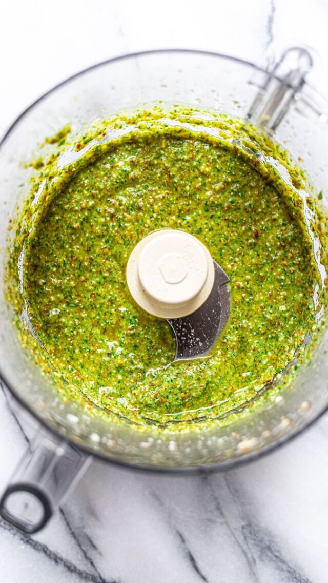 15-MINUTE PISTACHIO PESTO 💚  INGREDIENTS 
 
* 1/2 cup pistachios, shelled, unsalted
* 3 ounces Pecorino Romano cheese, grated
* 2 cloves garlic
* 4 cups fresh basil leaves
* 1/4 cup lemon juice, about 1 large lemon
* 1 cup extra virgin olive oil
* kosher salt to taste  Get the full pistachio pesto recipe at femalefoodie.com (click our “recipes” link in bio or google “female foodie pistachio pesto”).  Recipe by Tyler @wildsaltstudio. 👏🏼  #femalefoodie #femalefoodierecipe #pesto #pistachiopesto #pestorecipe #pastarecipe #easypasta #easypastarecipe #15minutemeals #easydinner #easylunch