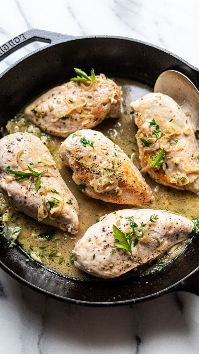 CAST IRON SKILLET CHICKEN BREASTS ❤️  INGREDIENTS  * 2 pounds boneless, skinless chicken breasts
* Diamond Crystal kosher salt, to taste
* fresh cracked black pepper, to taste
* 2-3 tablespoons extra virgin olive oil
* 2 tablespoons unsalted butter
* 1 large thinly sliced shallot
* 2 cloves finely minced or grated garlic
* 1 cup low sodium chicken stock
* 2 teaspoons Italian parsley
* 2 teaspoons fresh thyme  Get the Tyler @wildsaltstudio’s super easy and delicious recipe at femalefoodie.com (click our “recipes” link in bio or google “female foodie chicken breasts”)!  #femalefoodie #femalefoodierecipe #castiron #castironskillet #castironskilletcooking #chickenrecipes #easychickenrecipes #30minutemeals #30minutedinner #easydinnerideas