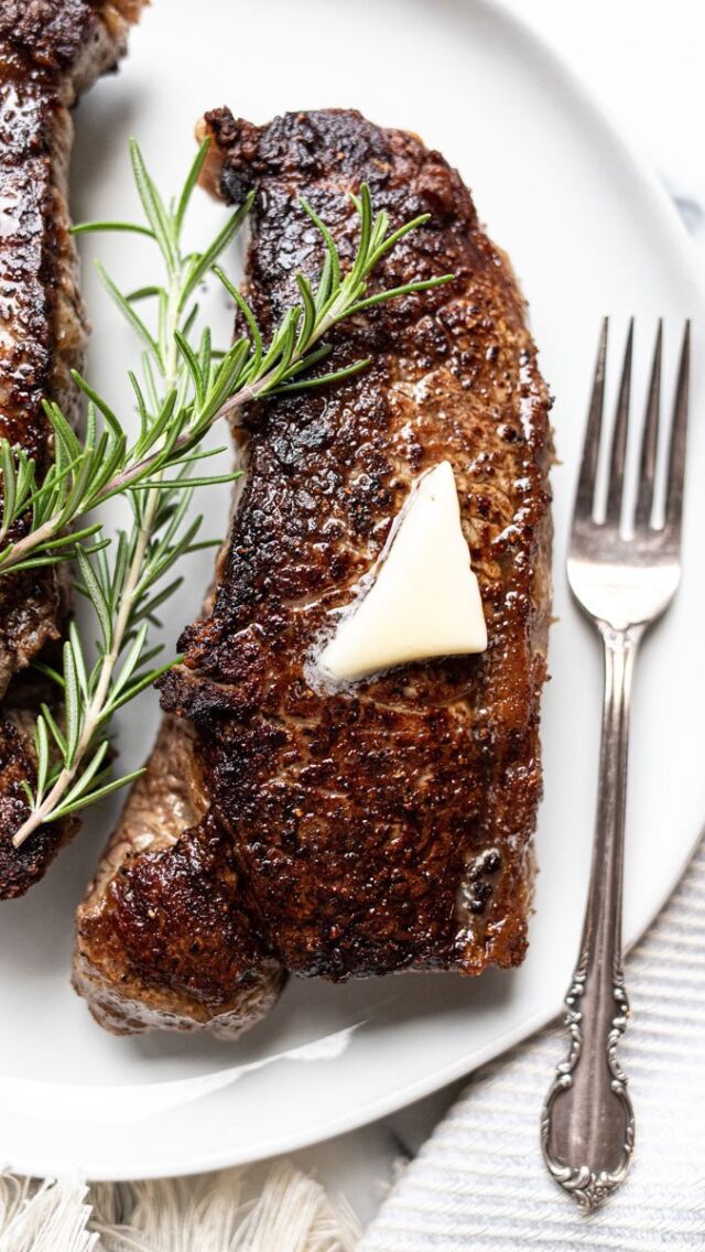 PERFECT CAST IRON SKILLET STEAKS ⭐️  INGREDIENTS  • 2 New York or Ribeye steaks (approximately 1 lb each, about 1.5-2 inches thick)
• kosher salt 
• fresh cracked pepper 
• 2 tbs canola or vegetable oil 
• 2 tbs unsalted butter plus more for garnish 
• 3-4 sprigs fresh herbs (rosemary, thyme, etc)  Get the full printable easy-as-pie recipe on femalefoodie.com (click the “recipes” link in our bio or google “female foodie cast iron steak”)! #femalefoodie #femalefoodierecipe  #castiron #castironskillet #castironcooking #castironrecipes #castironcookware #castironsteak #easysteak #steakrecipes